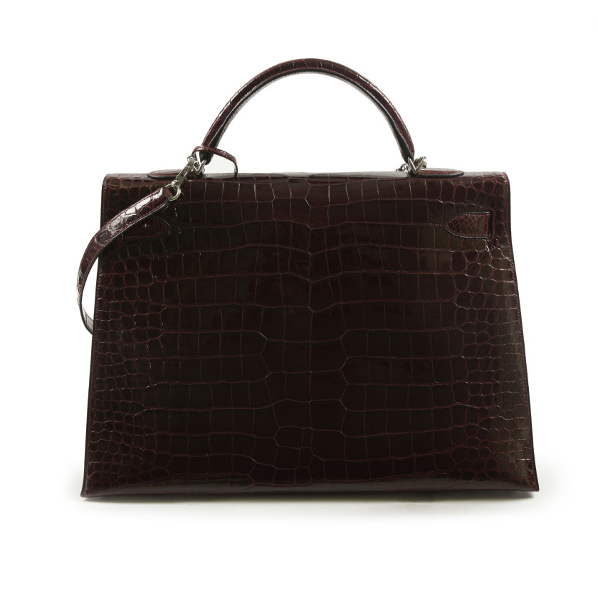 HERMÈS 2006  Sac KELLY Sellier 40 Crocodile d'estuaire lisse Rouge H (Crocodylus porosus) II/B Garniture métal argenté p...