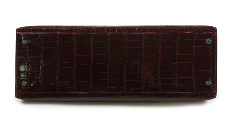 HERMÈS 2006  Sac KELLY Sellier 40 Crocodile d'estuaire lisse Rouge H (Crocodylus porosus) II/B Garniture métal argenté p...