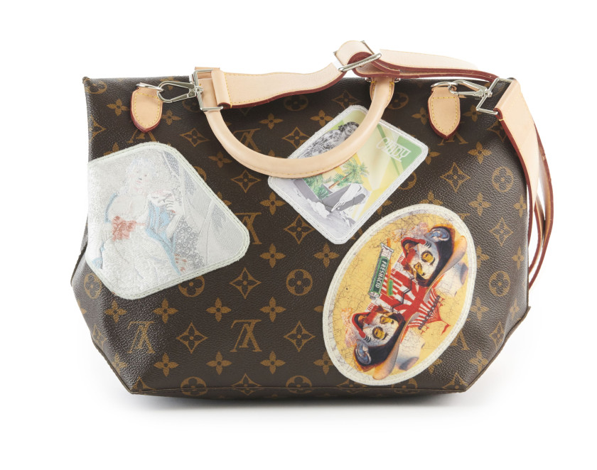 LOUIS VUITTON X CINDY SHERMAN Édition Limitée célébrant les 120 ans du Monogram Automne-hiver 2014  Sac CAMERA MESSENGER T...