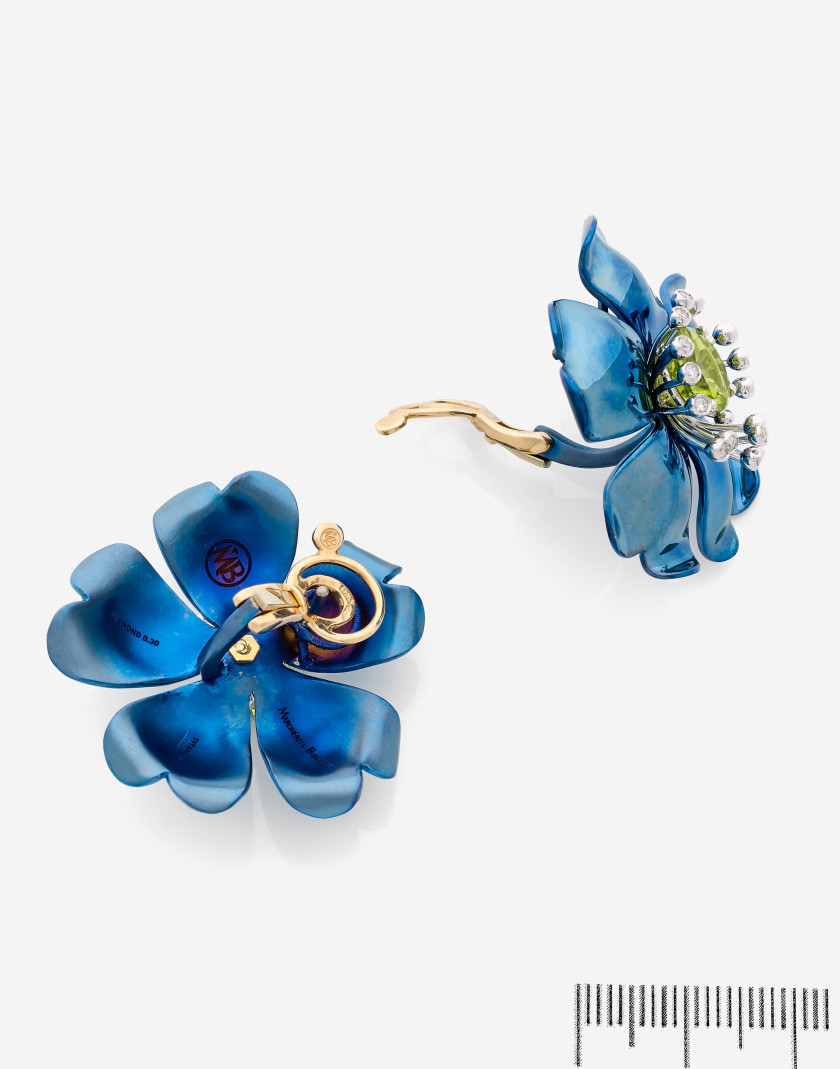 MARGHERITA BURGENER  Paire de boucles d'oreilles "fleurs"