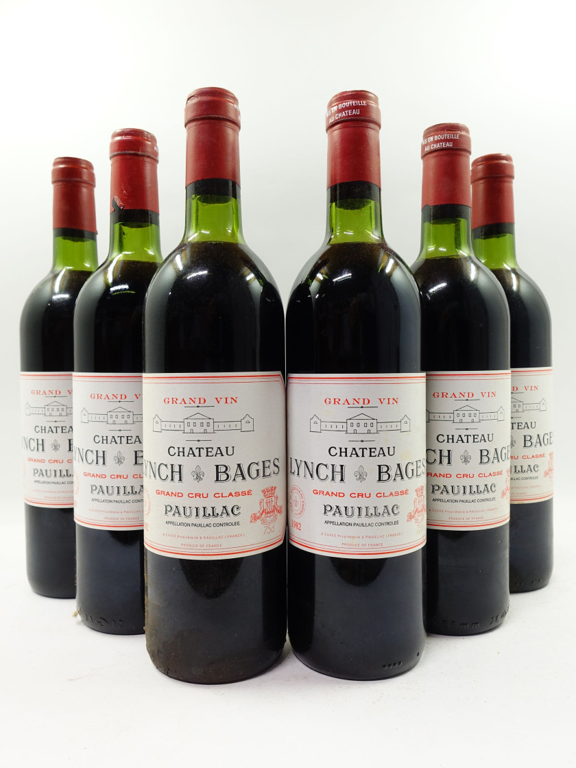 12 bouteilles CHÂTEAU LYNCH BAGES 1982 5è GC Pauillac (5 légèrement bas