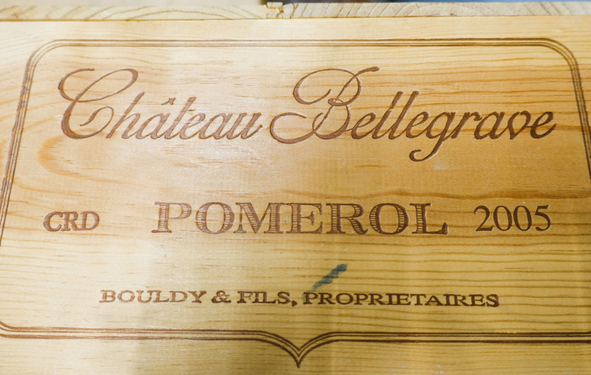 12 bouteilles CHÂTEAU BELLEGRAVE 2005 Pomerol Caisse bois d'origine