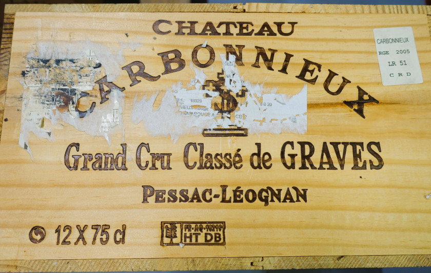 12 bouteilles CHÂTEAU CARBONNIEUX 2005 CC Pessac Léognan Caisse bois d'origine