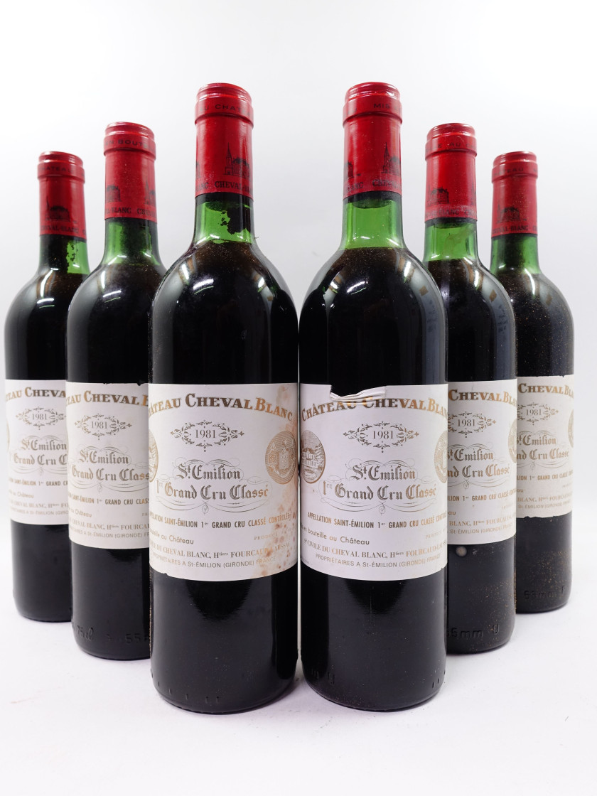 12 bouteilles CHÂTEAU CHEVAL BLANC 1981 1er GCC (A) Saint Emilion (5 base goulot