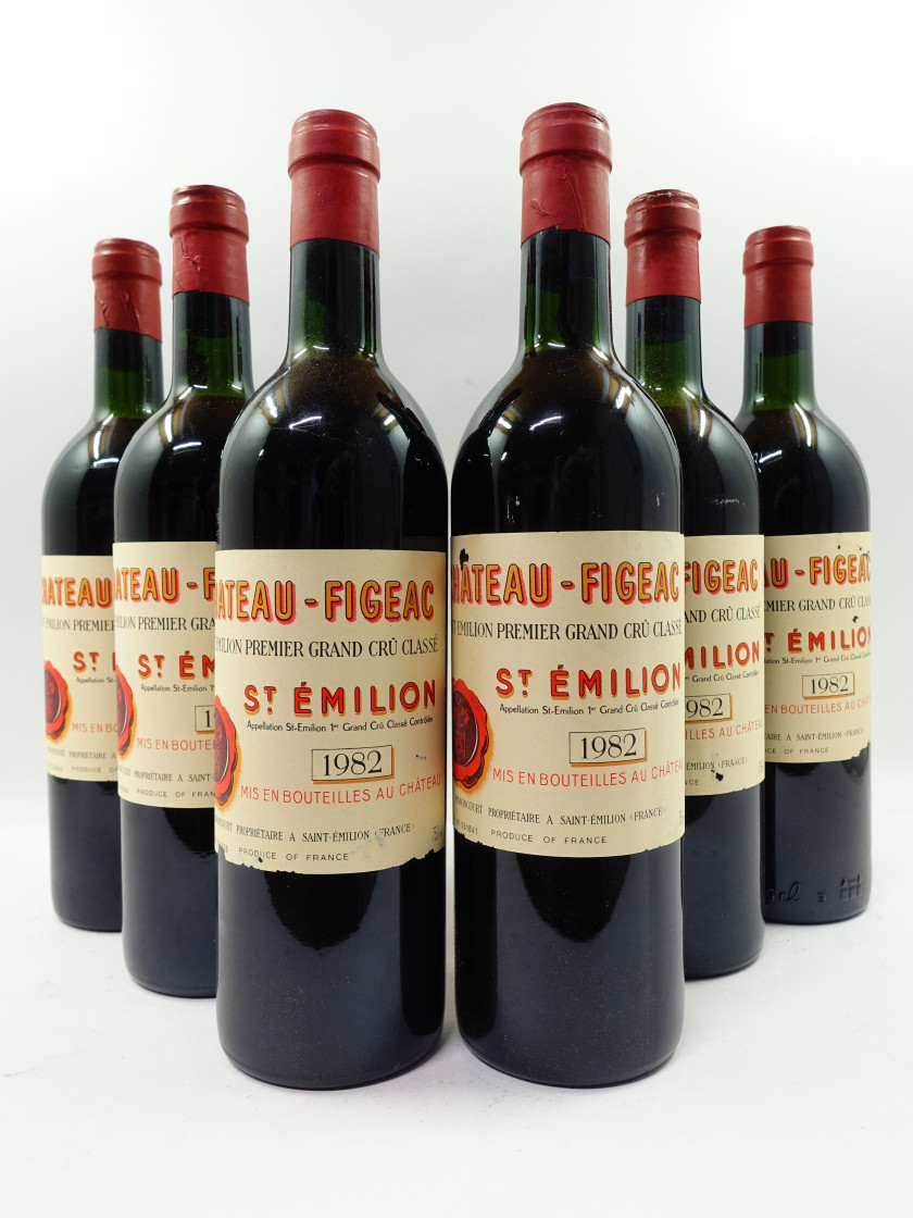 12 bouteilles CHÂTEAU FIGEAC 1982 1er GCC (B) Saint Emilion (4 base goulot