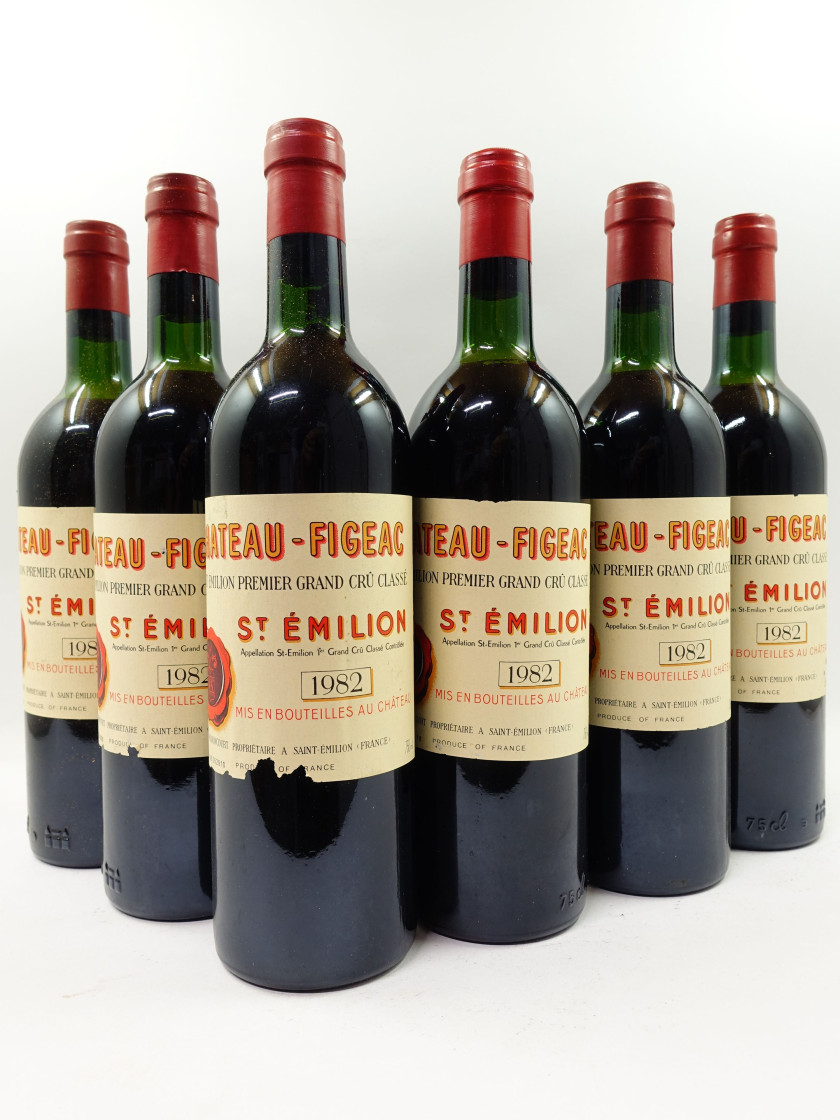 12 bouteilles CHÂTEAU FIGEAC 1982 1er GCC (B) Saint Emilion (2 base goulot