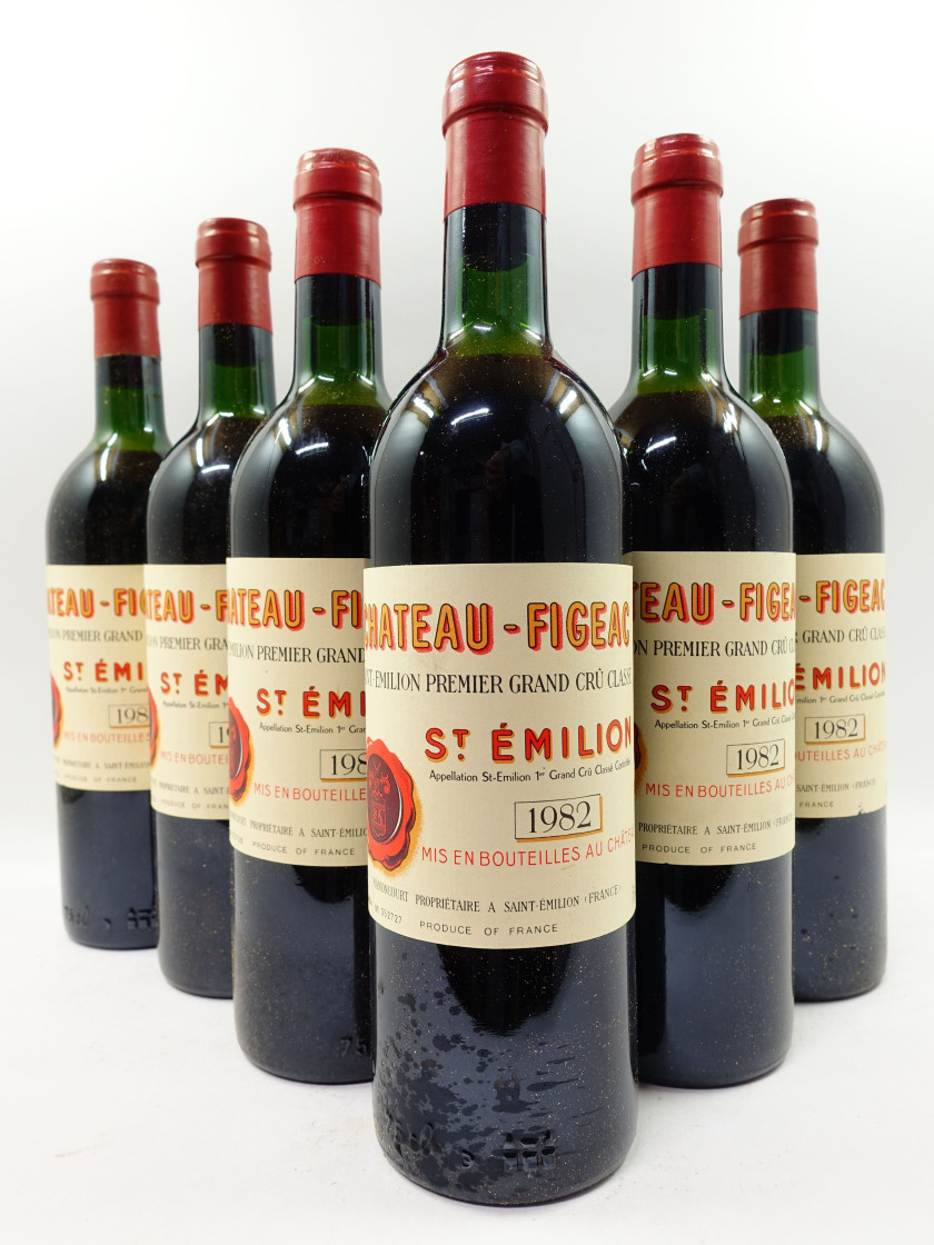 12 bouteilles CHÂTEAU FIGEAC 1982 1er GCC (B) Saint Emilion (1 base goulot