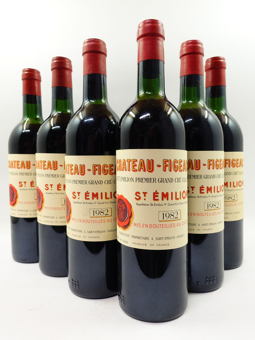 12 bouteilles CHÂTEAU FIGEAC 1982 1er GCC (B) Saint Emilion (2 base goulot