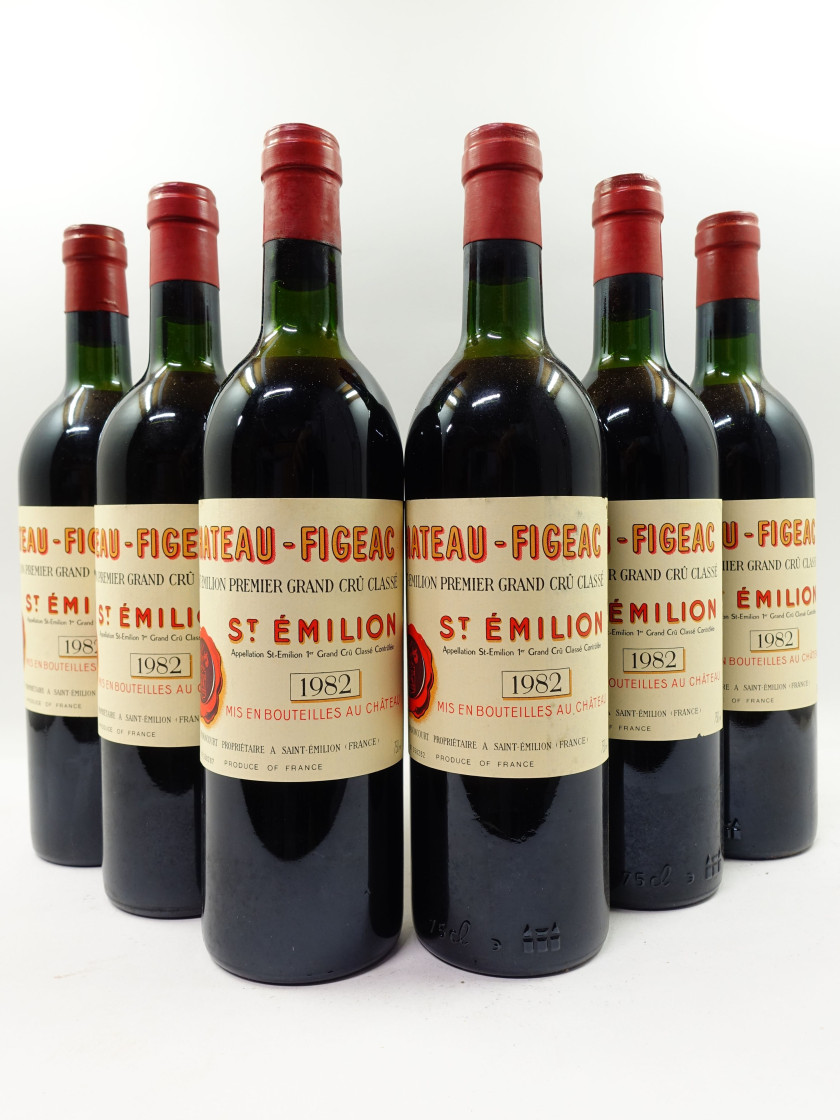 12 bouteilles CHÂTEAU FIGEAC 1982 1er GCC (B) Saint Emilion (5 base goulot