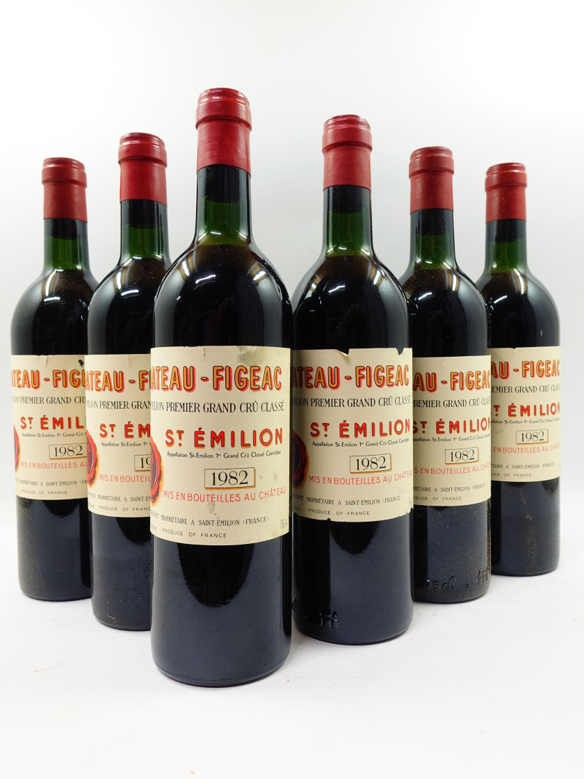 12 bouteilles CHÂTEAU FIGEAC 1982 1er GCC (B) Saint Emilion (2 base goulot