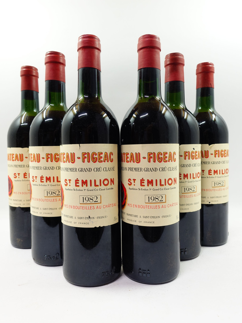 12 bouteilles CHÂTEAU FIGEAC 1982 1er GCC (B) Saint Emilion (2 base goulot