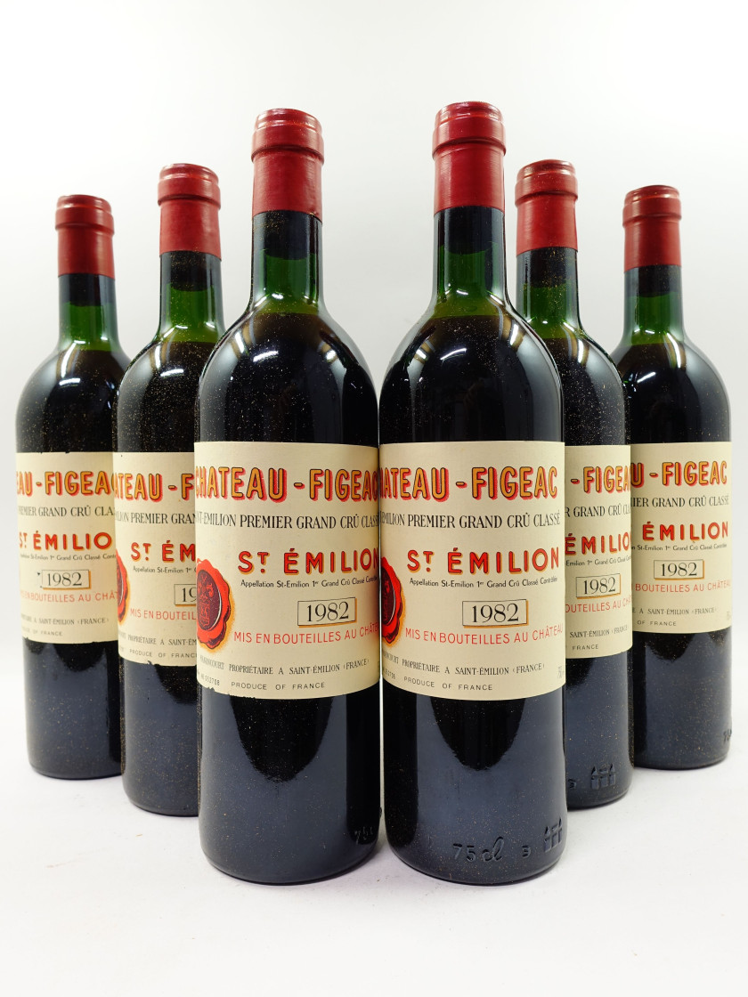 12 bouteilles CHÂTEAU FIGEAC 1982 1er GCC (B) Saint Emilion (1 base goulot