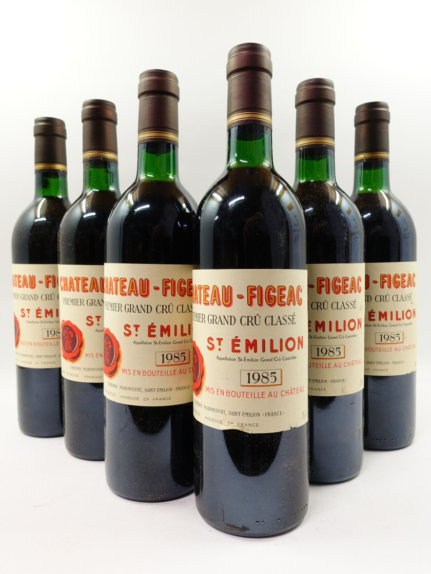 12 bouteilles CHÂTEAU FIGEAC 1985 1er GCC (B) Saint Emilion (3 base goulot