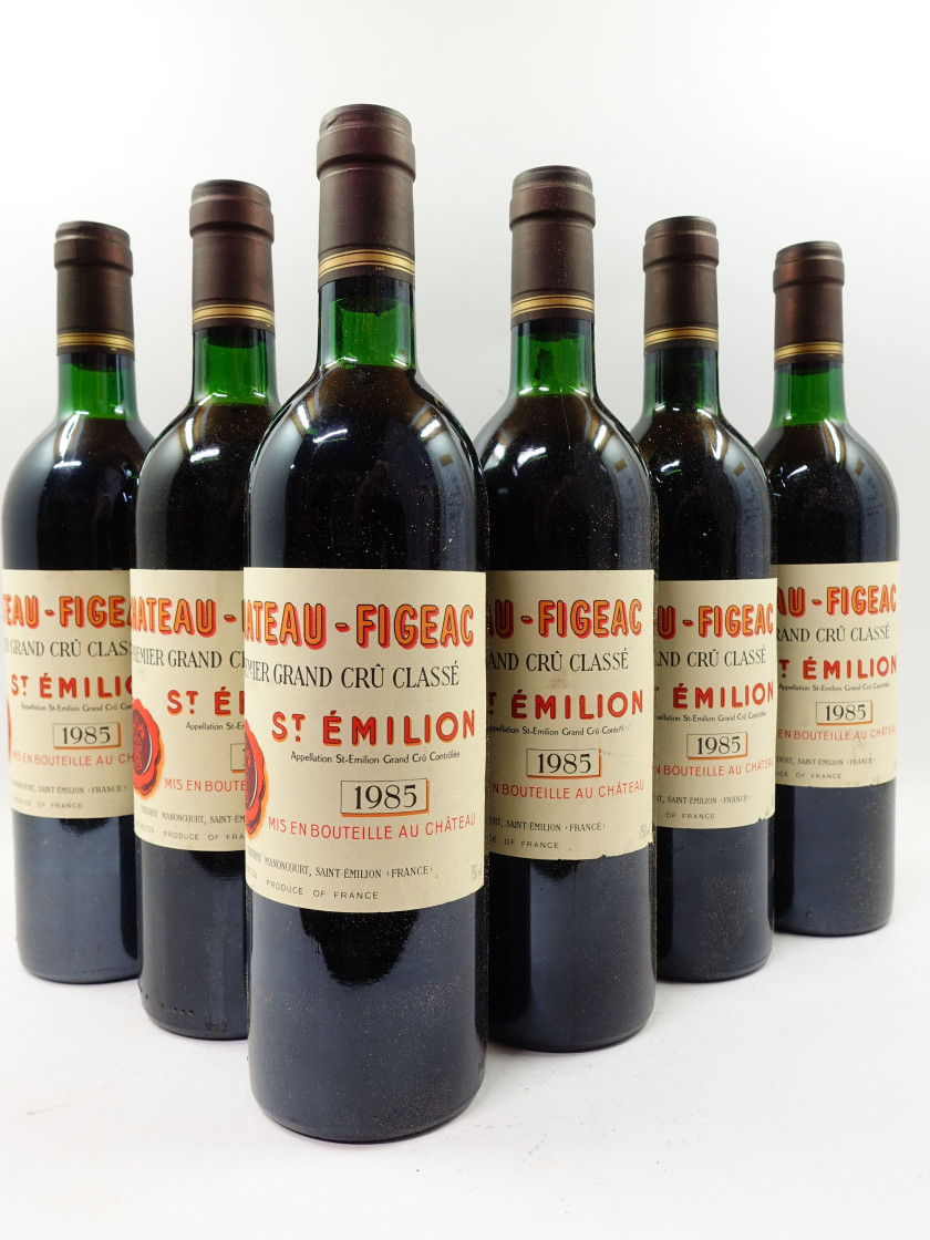 12 bouteilles CHÂTEAU FIGEAC 1985 1er GCC (B) Saint Emilion (3 base goulot