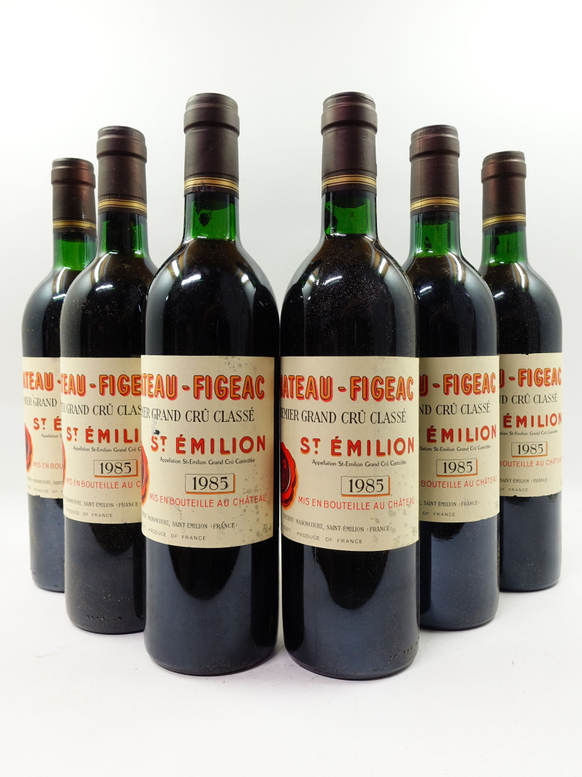 12 bouteilles CHÂTEAU FIGEAC 1985 1er GCC (B) Saint Emilion (légèrement bas