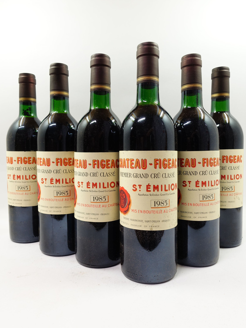 12 bouteilles CHÂTEAU FIGEAC 1985 1er GCC (B) Saint Emilion (légèrement bas