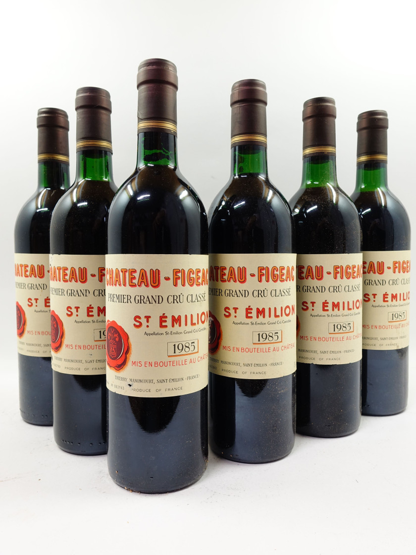 12 bouteilles CHÂTEAU FIGEAC 1985 1er GCC (B) Saint Emilion (7 base goulot