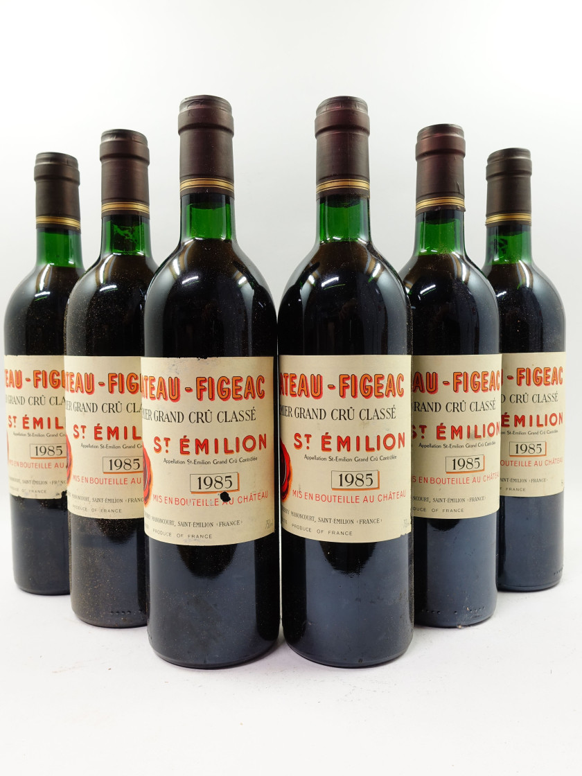 12 bouteilles CHÂTEAU FIGEAC 1985 1er GCC (B) Saint Emilion (7 base goulot