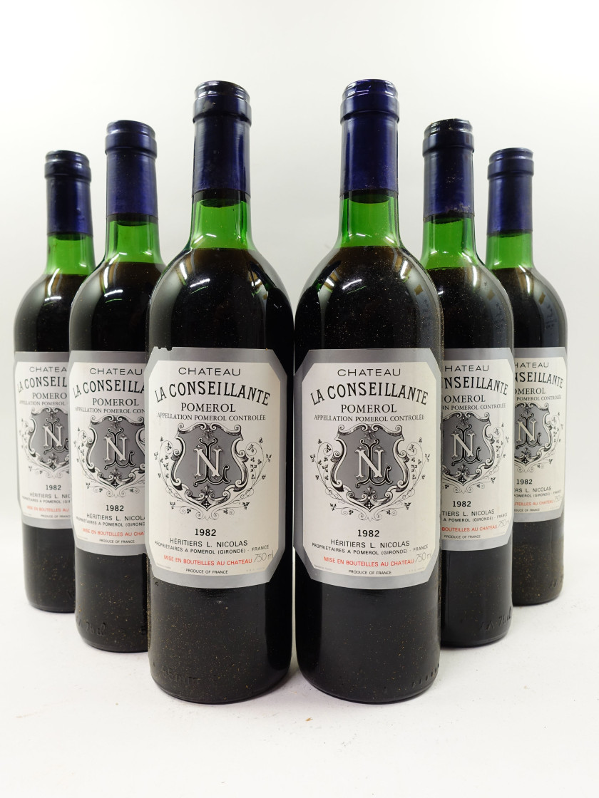 12 bouteilles CHÂTEAU LA CONSEILLANTE 1982 Pomerol (8 légèrement bas