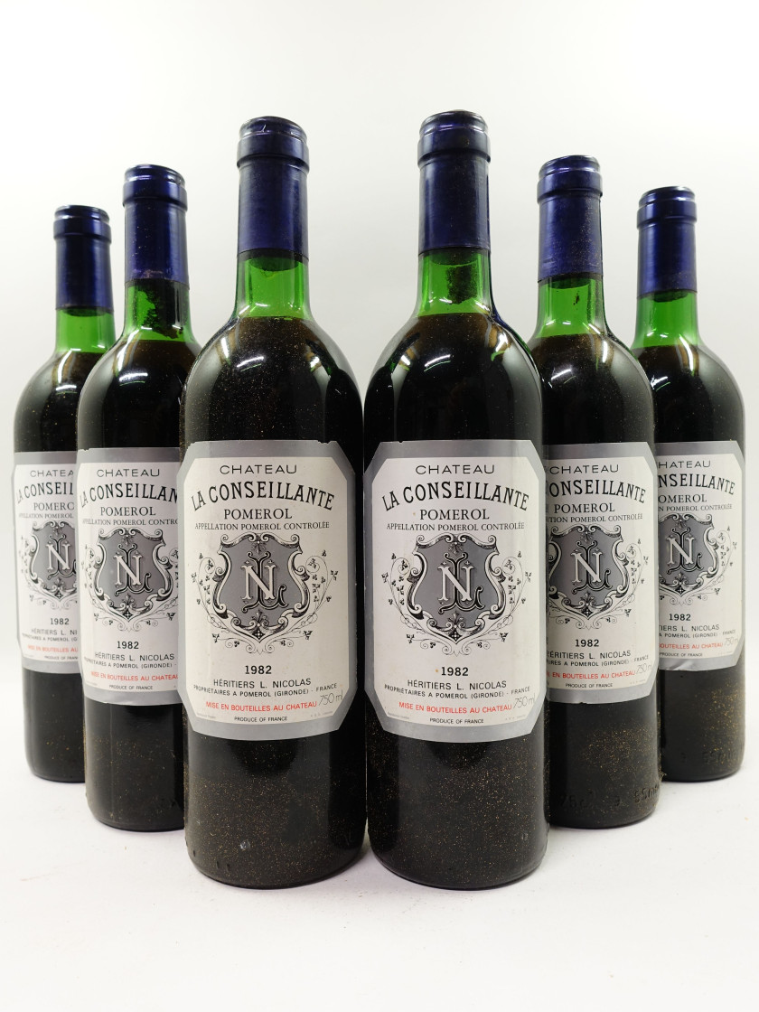 12 bouteilles CHÂTEAU LA CONSEILLANTE 1982 Pomerol (9 légèrement bas