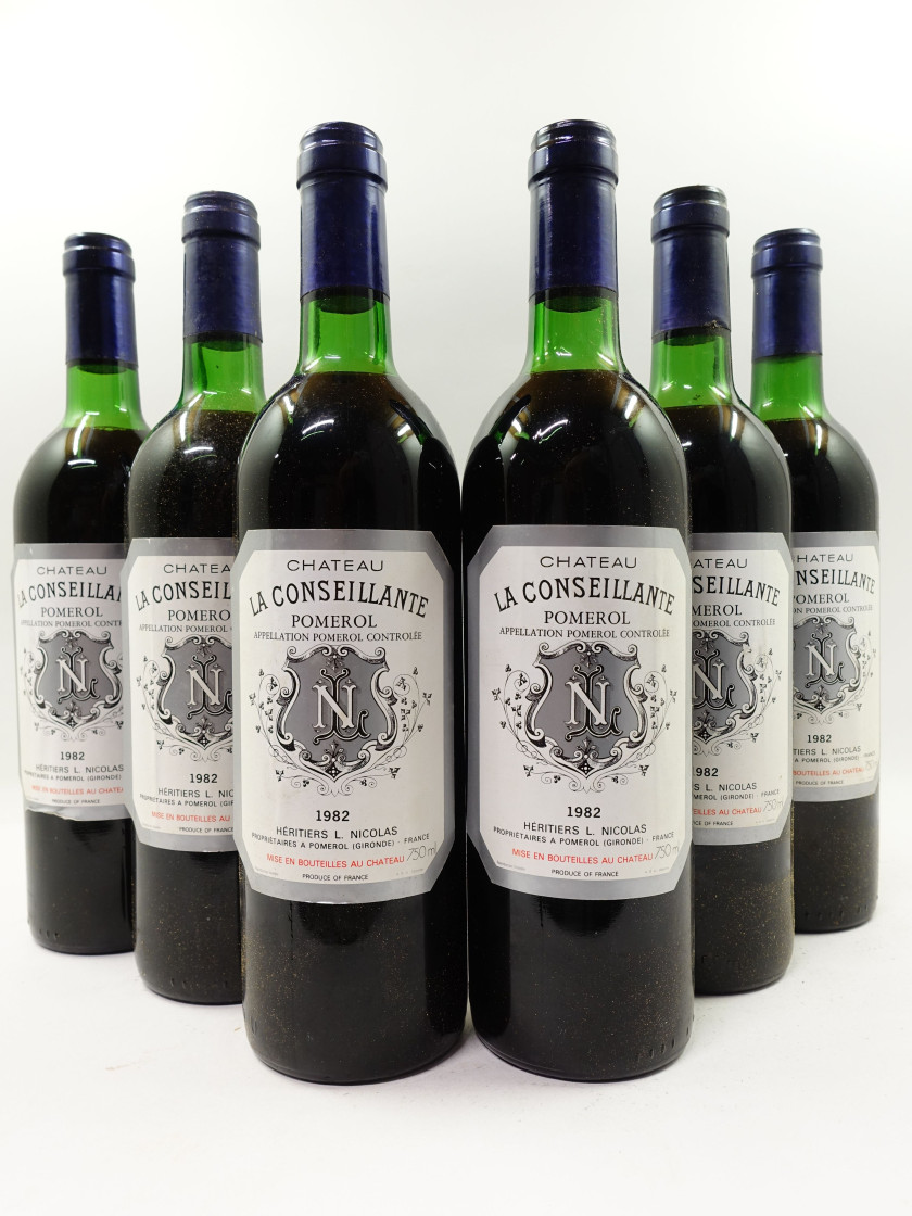 12 bouteilles CHÂTEAU LA CONSEILLANTE 1982 Pomerol (7 légèrement bas