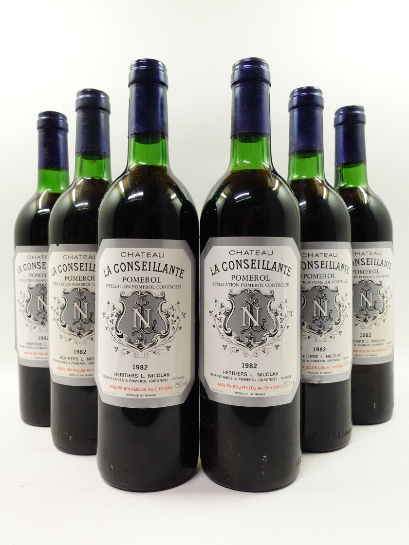 12 bouteilles CHÂTEAU LA CONSEILLANTE 1982 Pomerol (3 base goulot