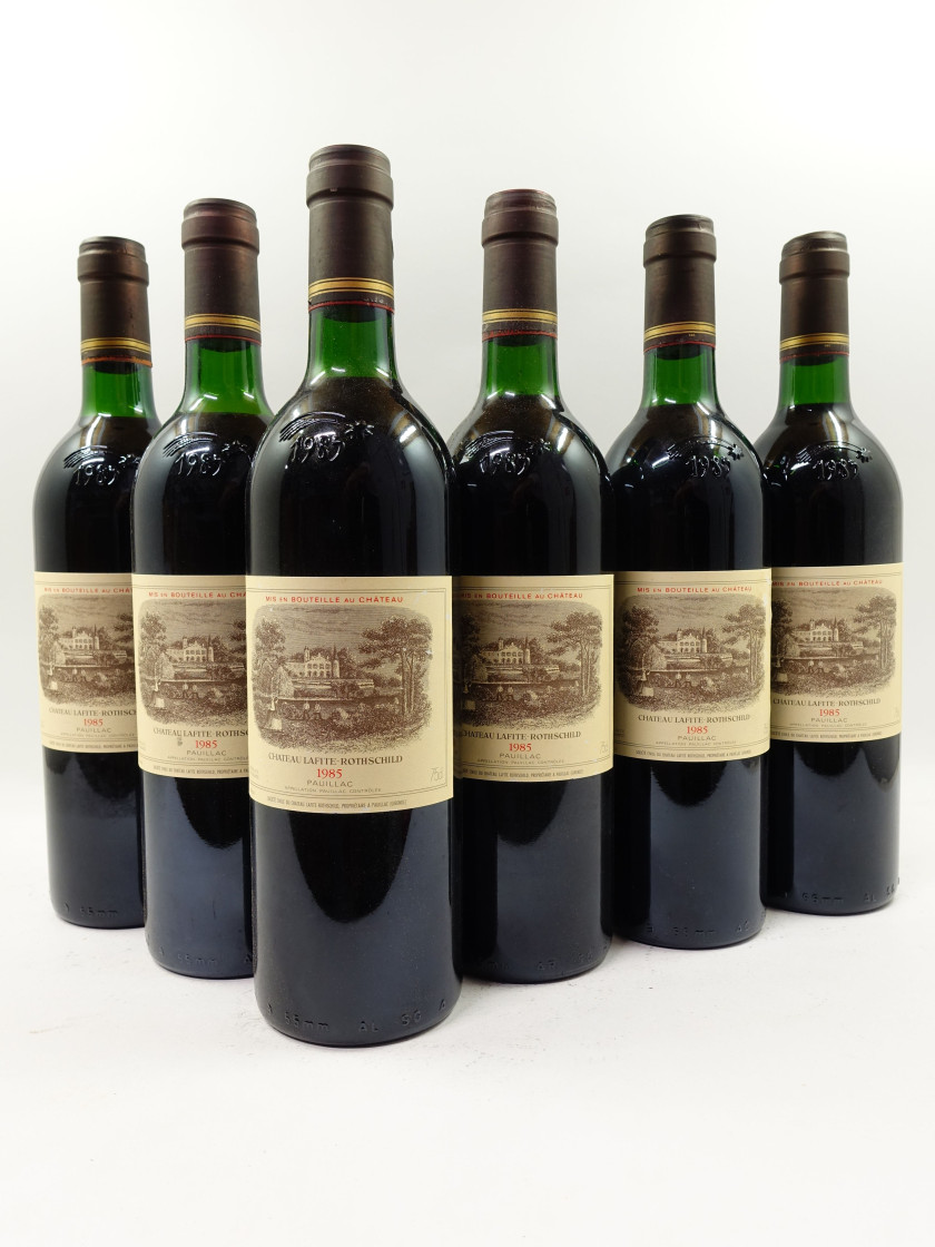 12 bouteilles CHÂTEAU LAFITE ROTHSCHILD 1985 1er GC Pauillac (8 base goulot