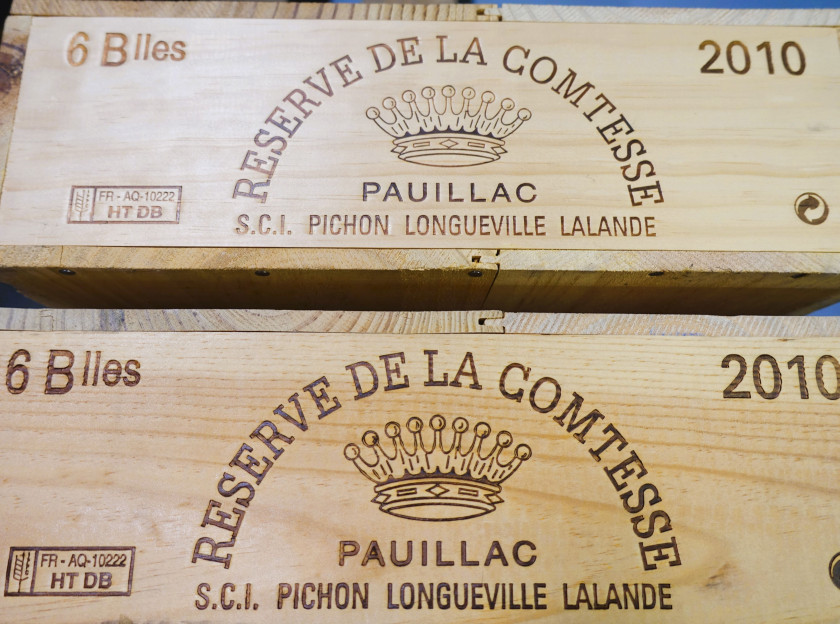 12 bouteilles RESERVE DE LA COMTESSE 2010 Pauillac (2x6) Caisse bois d'origine dont 1 léger cassée