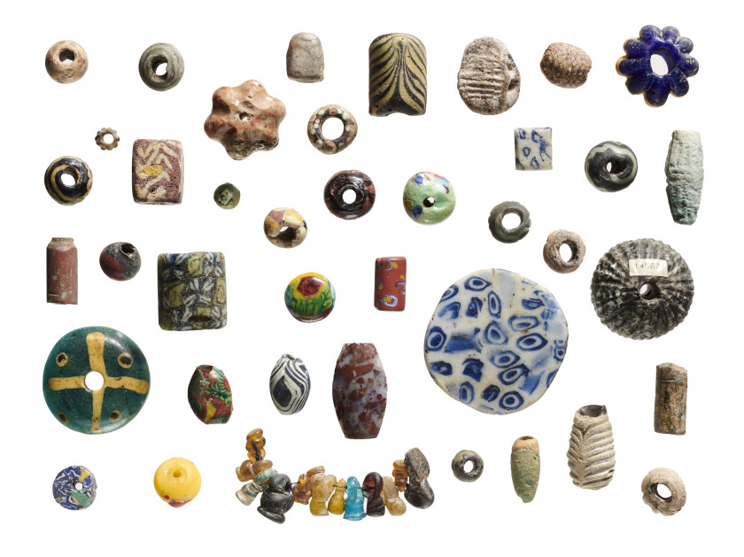 LOT DE PERLES EN PÂTE DE VERRE  Méditerranée orientale, VIe-IIe siècle av. J.-C.