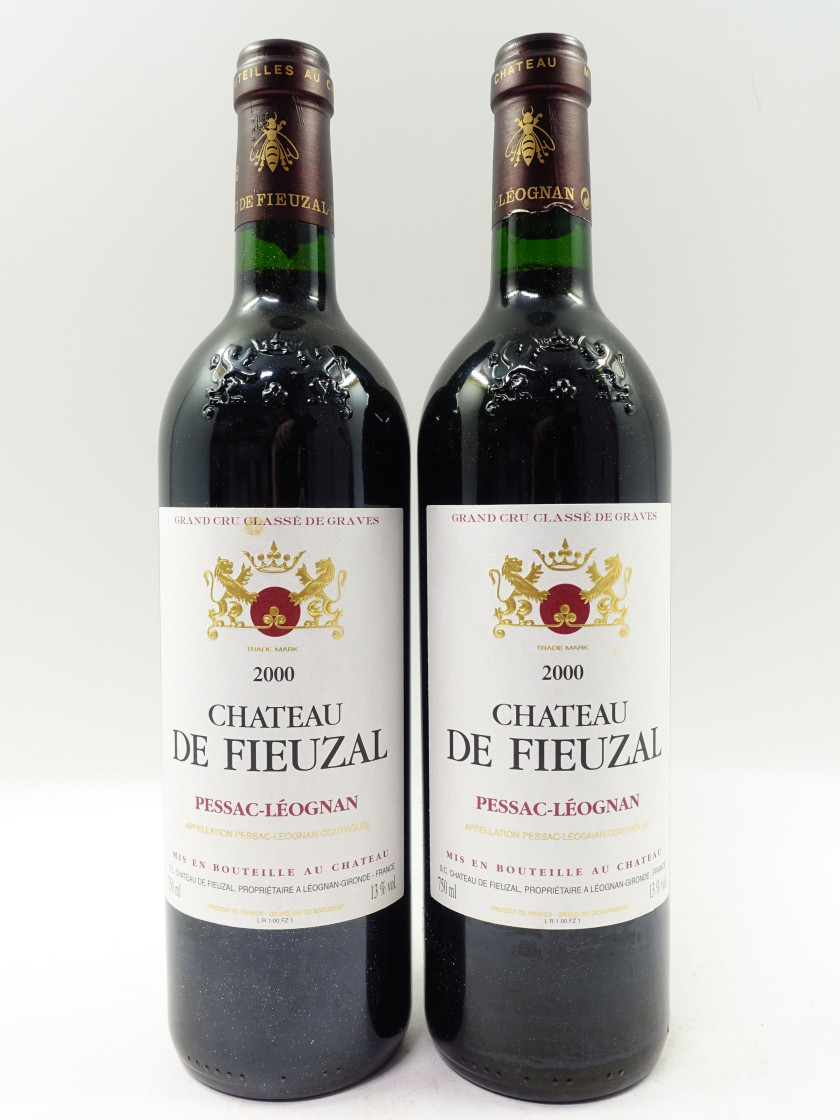 12 bouteilles CHÂTEAU DE FIEUZAL 2000 CC Pessac Léognan (1 étiquette très léger tachée