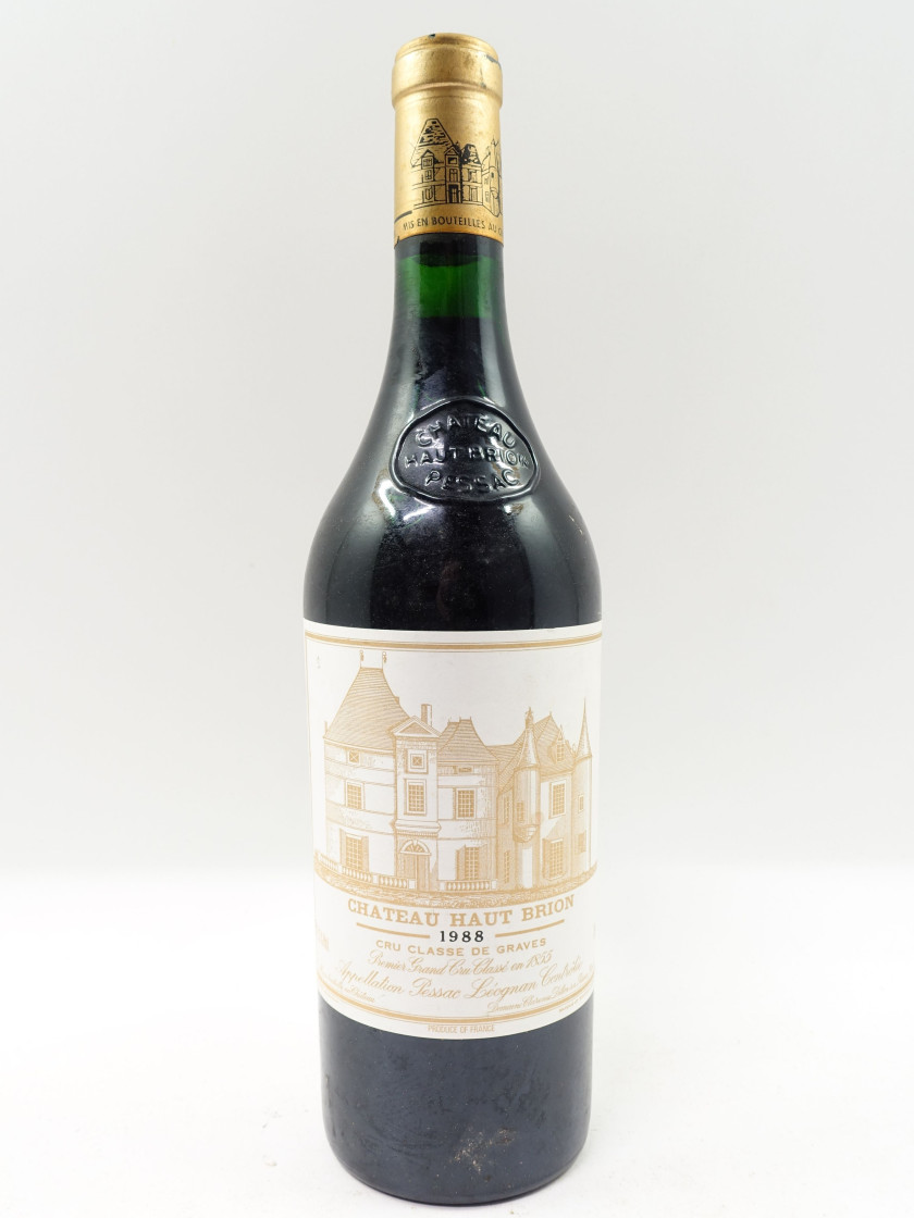 1 bouteille CHÂTEAU HAUT BRION 1988 1er GC Pessac Léognan (étiquette fanée, léger griffée