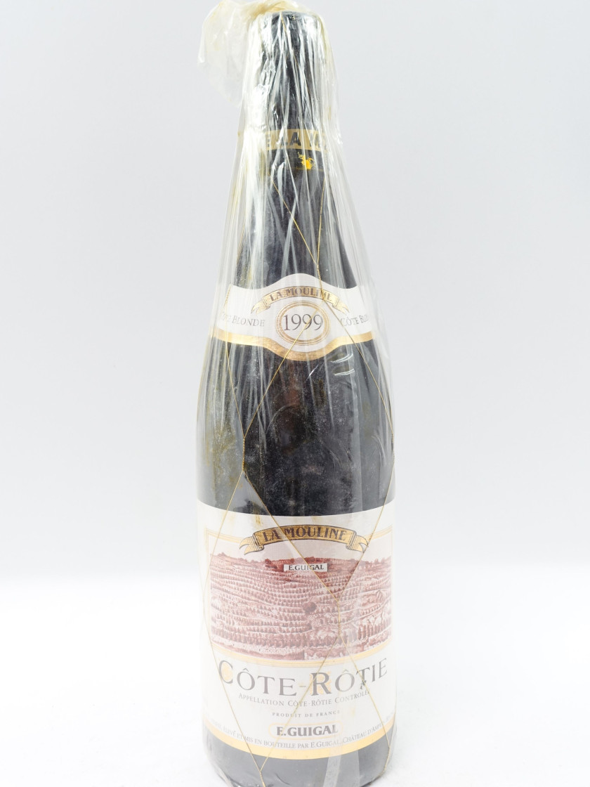 1 bouteille COTE ROTIE LA MOULINE 1999 Guigal (étiquette léger tachée)