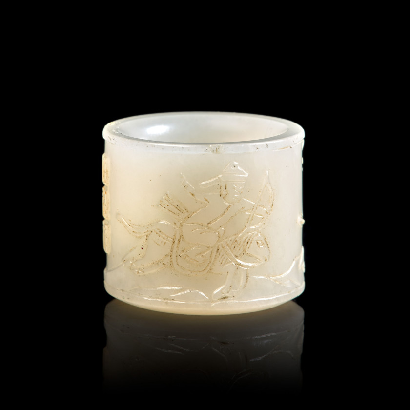 BAGUE D'ARCHER EN JADE BLANC MONTÉE EN SALERON, Chine, fin de la dynastie Qing  (1644-1911)