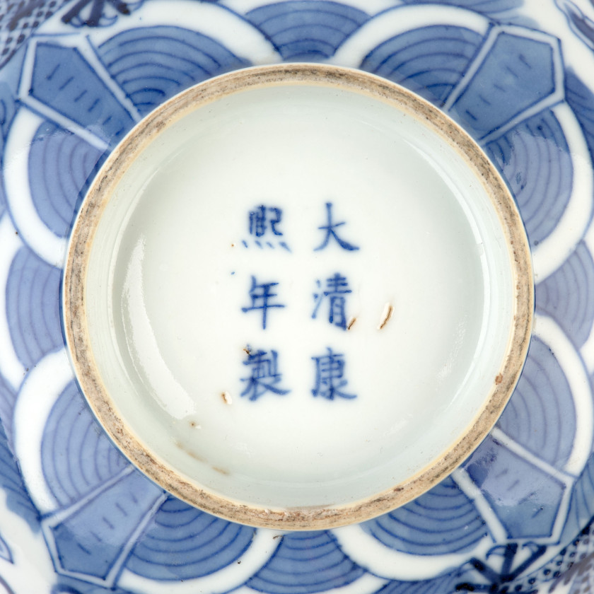 VASE COUVERT, BOL ET PETITE COUPE EN PORCELAINE BLEU DE HUÊ, Vietnam, XIXème siècle