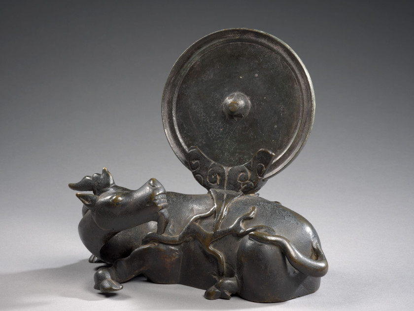 PORTE MIROIR EN BRONZE, Chine, XVIIe siècle