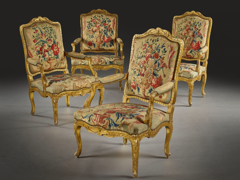 SUITE DE QUATRE FAUTEUILS À LA REINE D'ÉPOQUE RÉGENCE