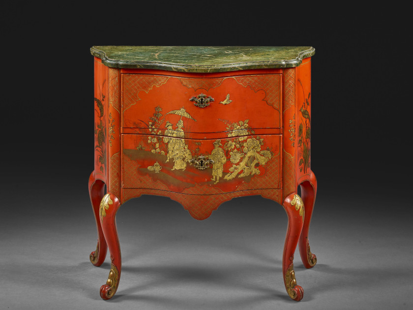 COMMODE DE STYLE ROCOCO