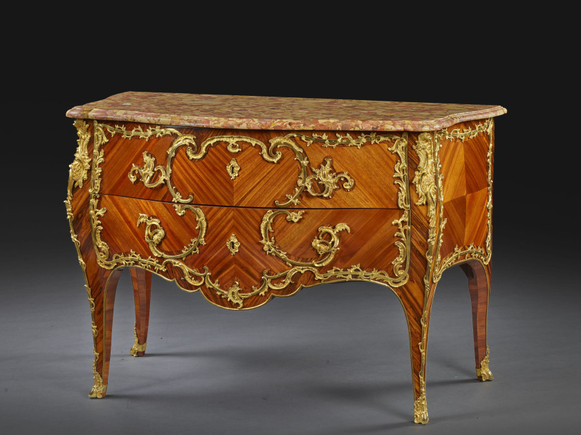 ¤ COMMODE D'ÉPOQUE LOUIS XV Estampille de Jacques Dubois