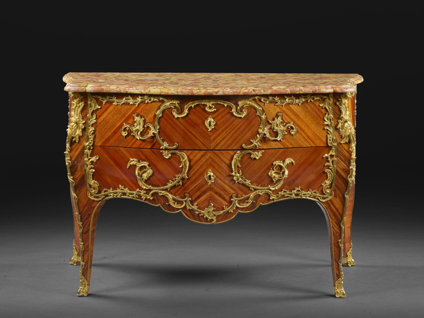 ¤ COMMODE D'ÉPOQUE LOUIS XV Estampille de Jacques Dubois