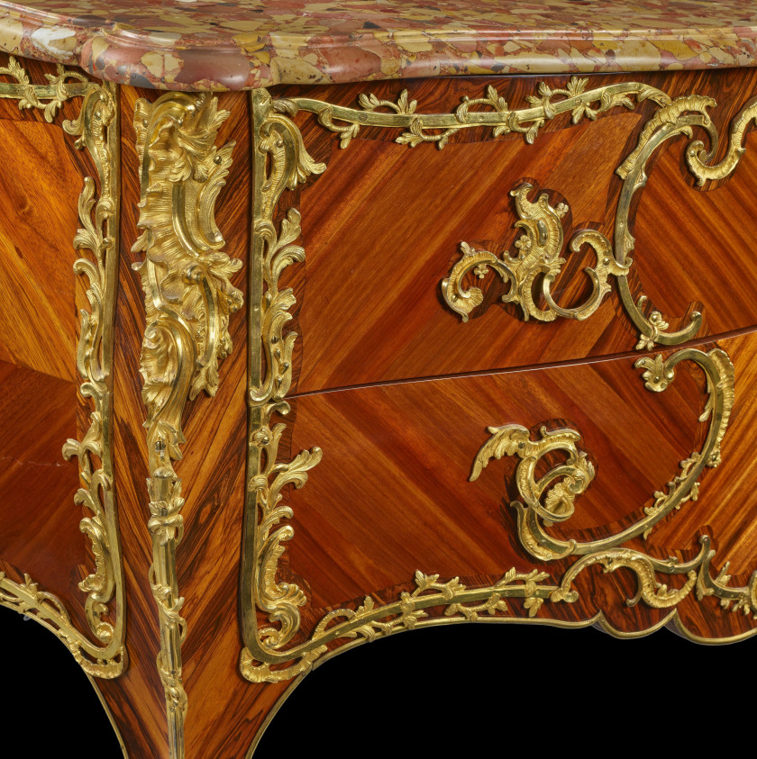 ¤ COMMODE D'ÉPOQUE LOUIS XV Estampille de Jacques Dubois