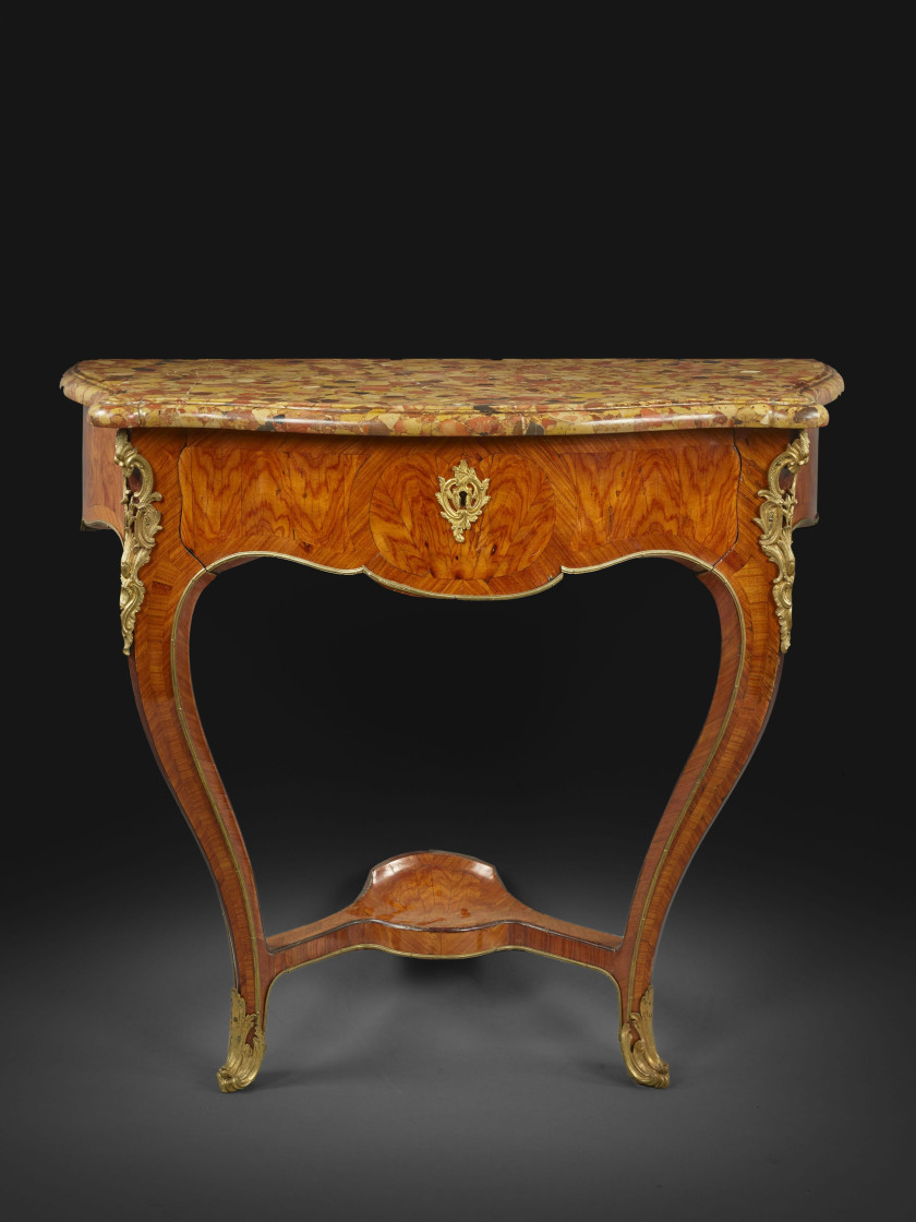 COMMODE EN CONSOLE D'ÉPOQUE LOUIS XV Estampille de Jacques van Oostenrik, dit Dautriche