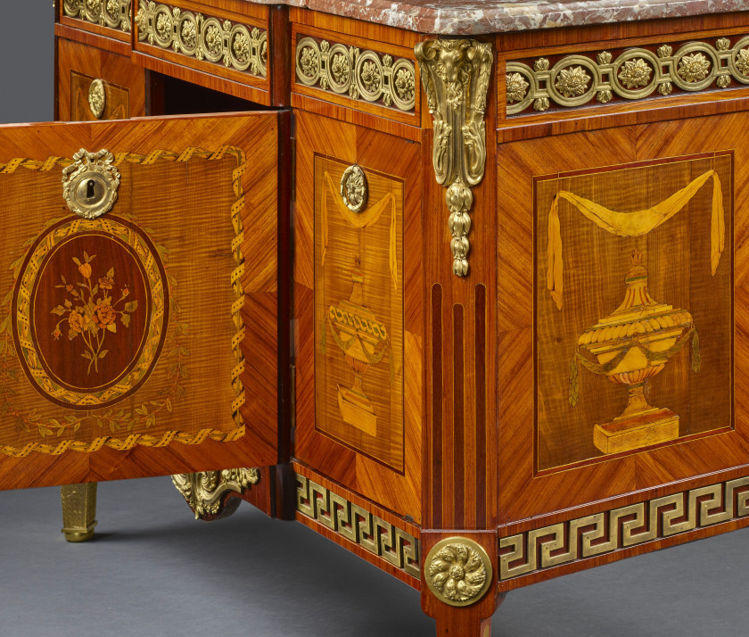 COMMODE À VANTAUX D'ÉPOQUE LOUIS XVI