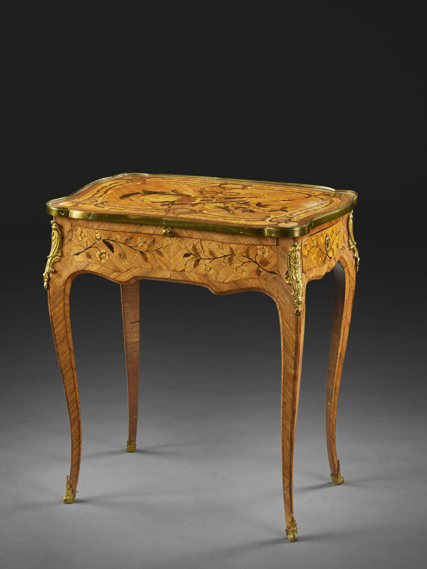 TABLE À ÉCRIRE D'ÉPOQUE LOUIS XV Attribuée à Gilles Joubert