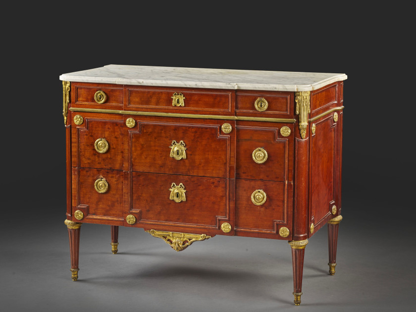 COMMODE D'ÉPOQUE LOUIS XVI LIVRÉE POUR LE CONTRÔLEUR GÉNÉRAL JEAN-FRANCOIS JOLY DE FLEURY DE LAVALETTE (1718-1802) À VERSAILLES Esta..