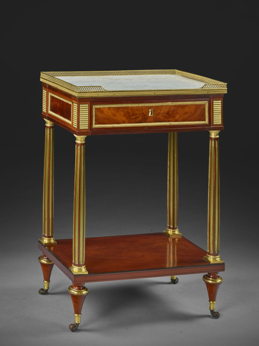 TABLE À ÉCRIRE D'ÉPOQUE LOUIS XVI Estampille de Claude Charles Saunier