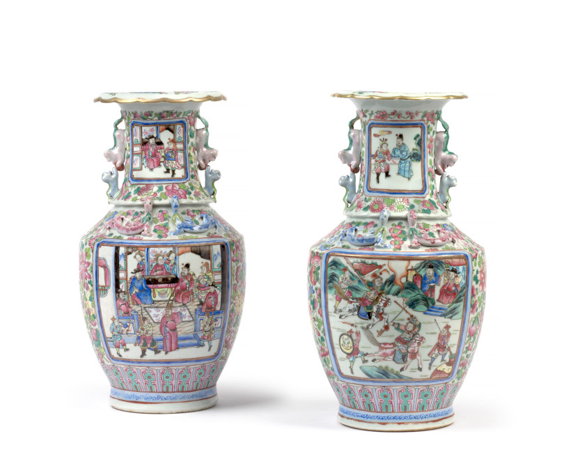 PAIRE DE VASES EN PORCELAINE DE CANTON, Chine, fin de la dynastie Qing (1644-1911)