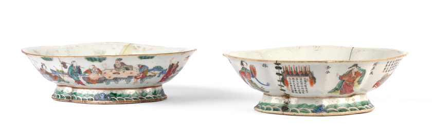 DEUX COUPES À PIED EN PORCELAINE FAMILLE ROSE, Chine, fin de la dynastie Qing (1644-1911)