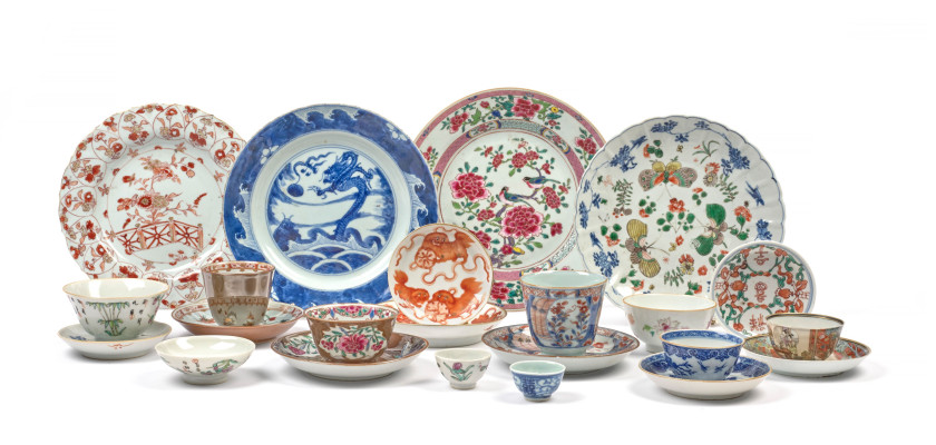 ENSEMBLE DE PORCELAINES FAMILLE ROSE, BLEU BLANC, IMARI CHINOIS ET POLYCHROME, Chine, dynastie Qing, XVIIIe siècle et postérieur