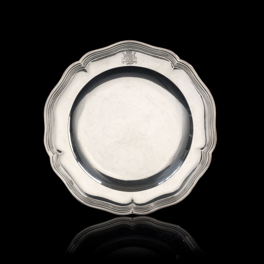 PLAT ROND EN ARGENT (950) Orfèvre Narcisse Thorel (1852-1880)