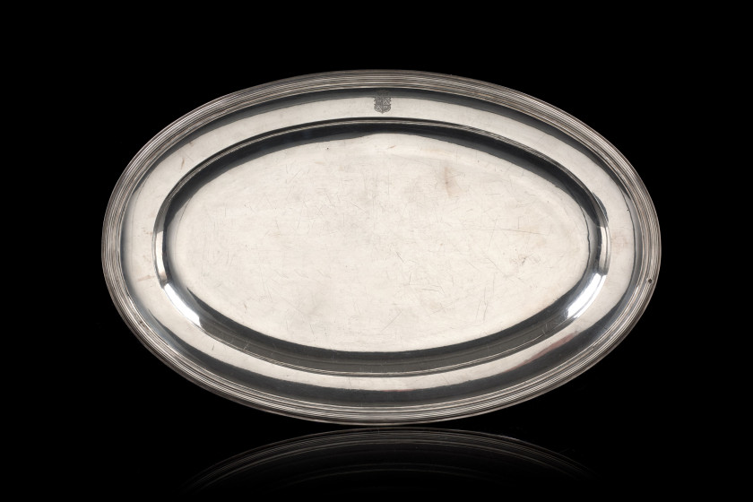 PLAT OVALE EN ARGENT Orfèvre C.P. Vahland Paris, 1810-1819